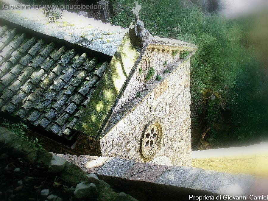 Eremo delle Carceri 8.JPG